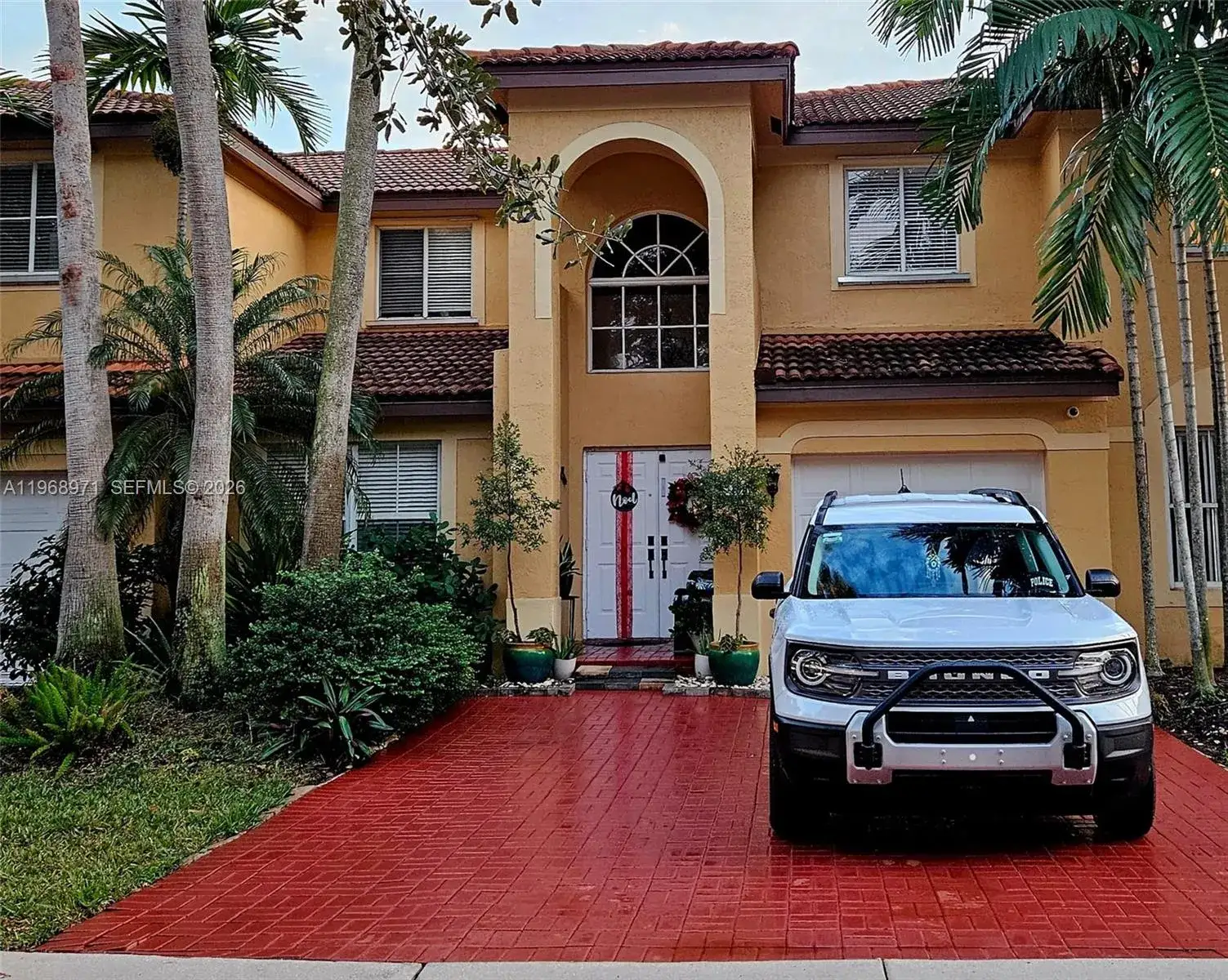 3 bedroom 2 bath Residential for sale at 14070 S Forest Oak Cir, Davie FL 33325