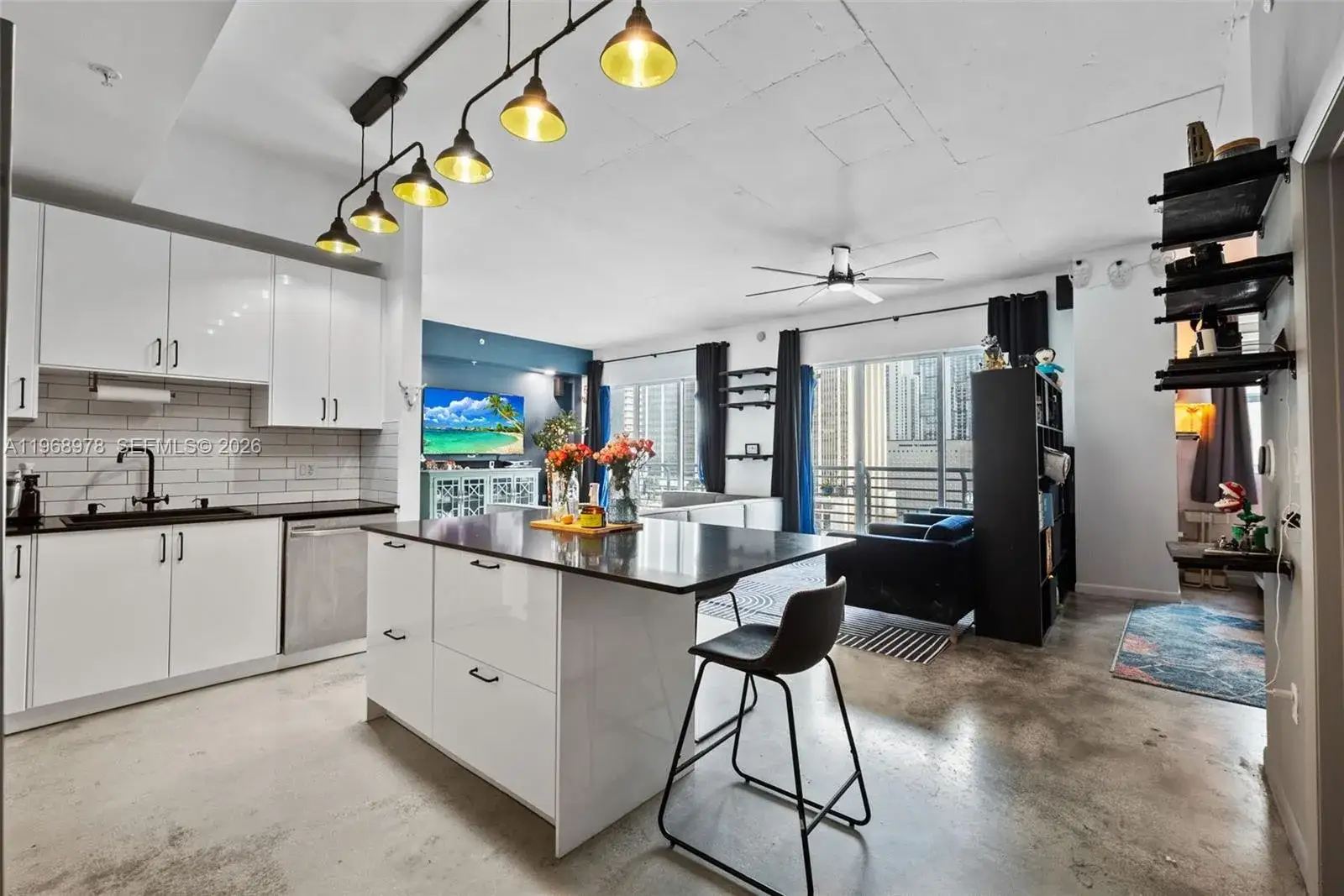 2 bedroom 2 bath Residential for sale at 133 NE 2nd Ave # 1606, Miami FL 33132