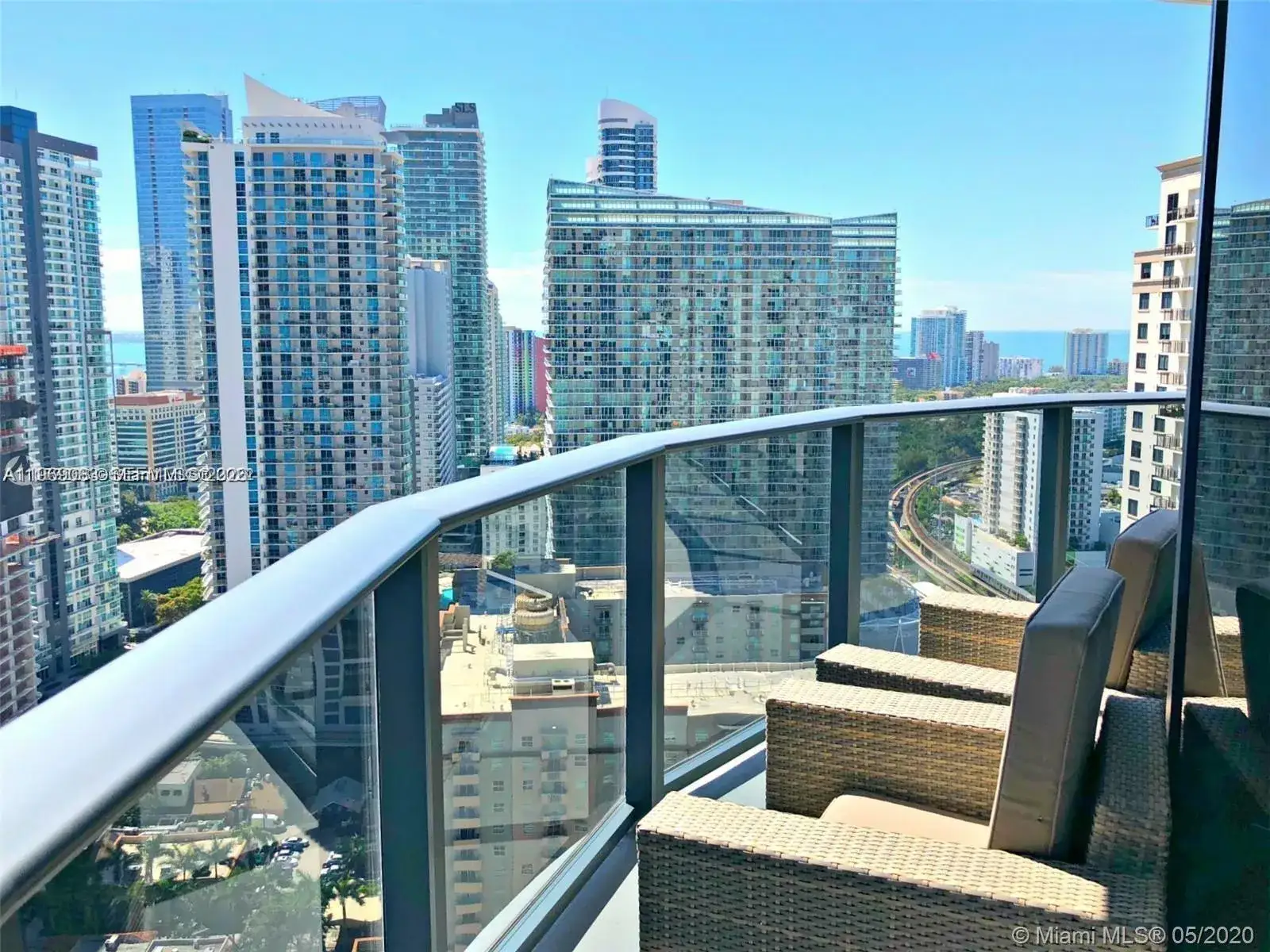 2 bedroom 2 bath Residential Lease for rent at 55 SW 9th St # 2903, Miami FL 33130