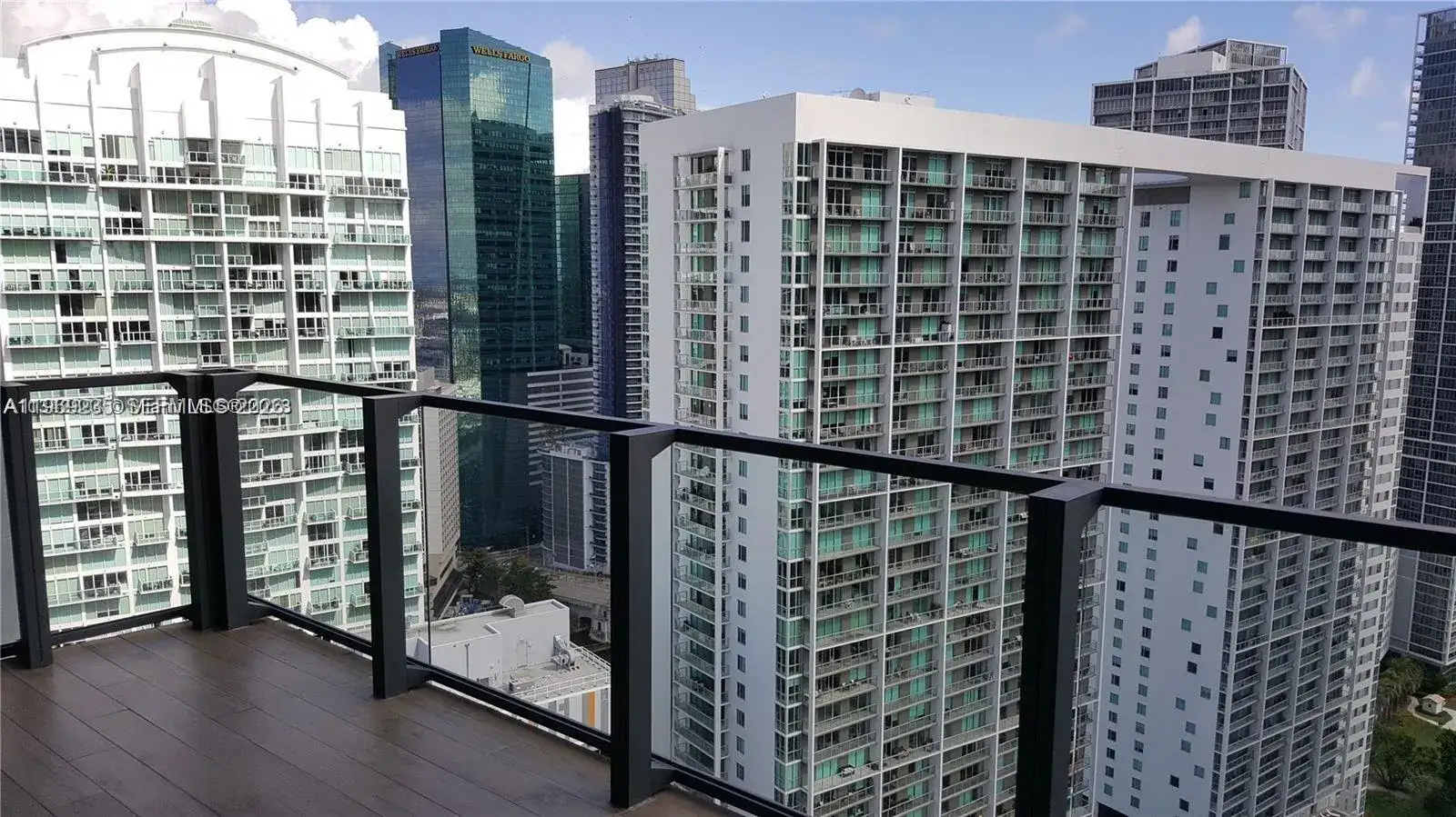 1 bedroom 1 bath Residential for sale at 68 SE 6th St # 3305, Miami FL 33131