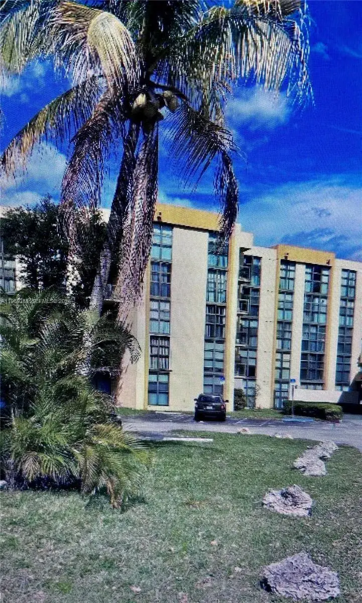 1 bedroom 1 bath Residential Lease for rent at 11750 SW 18th St # 1, Miami FL 33175