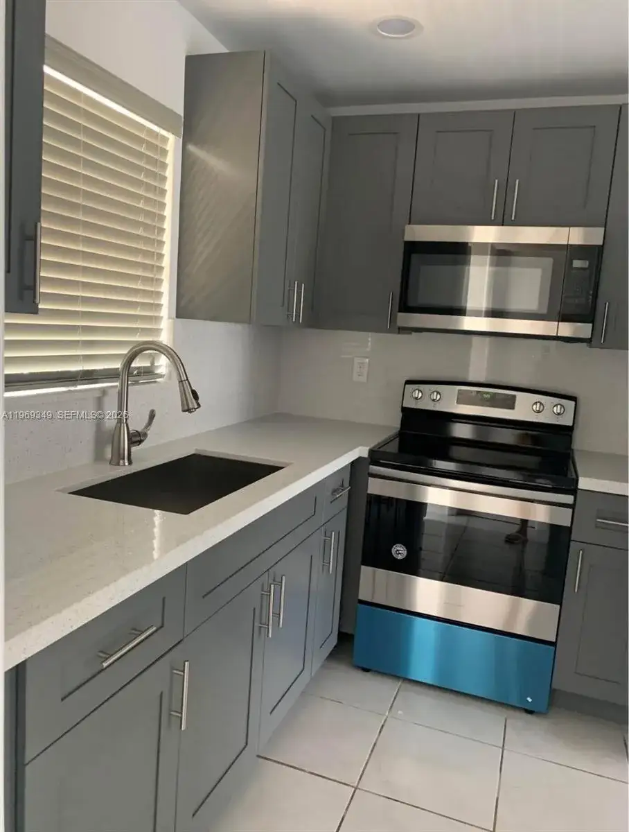 1 bedroom 1 bath Residential for sale at 7505 SW 82nd St # 306, Miami FL 33143