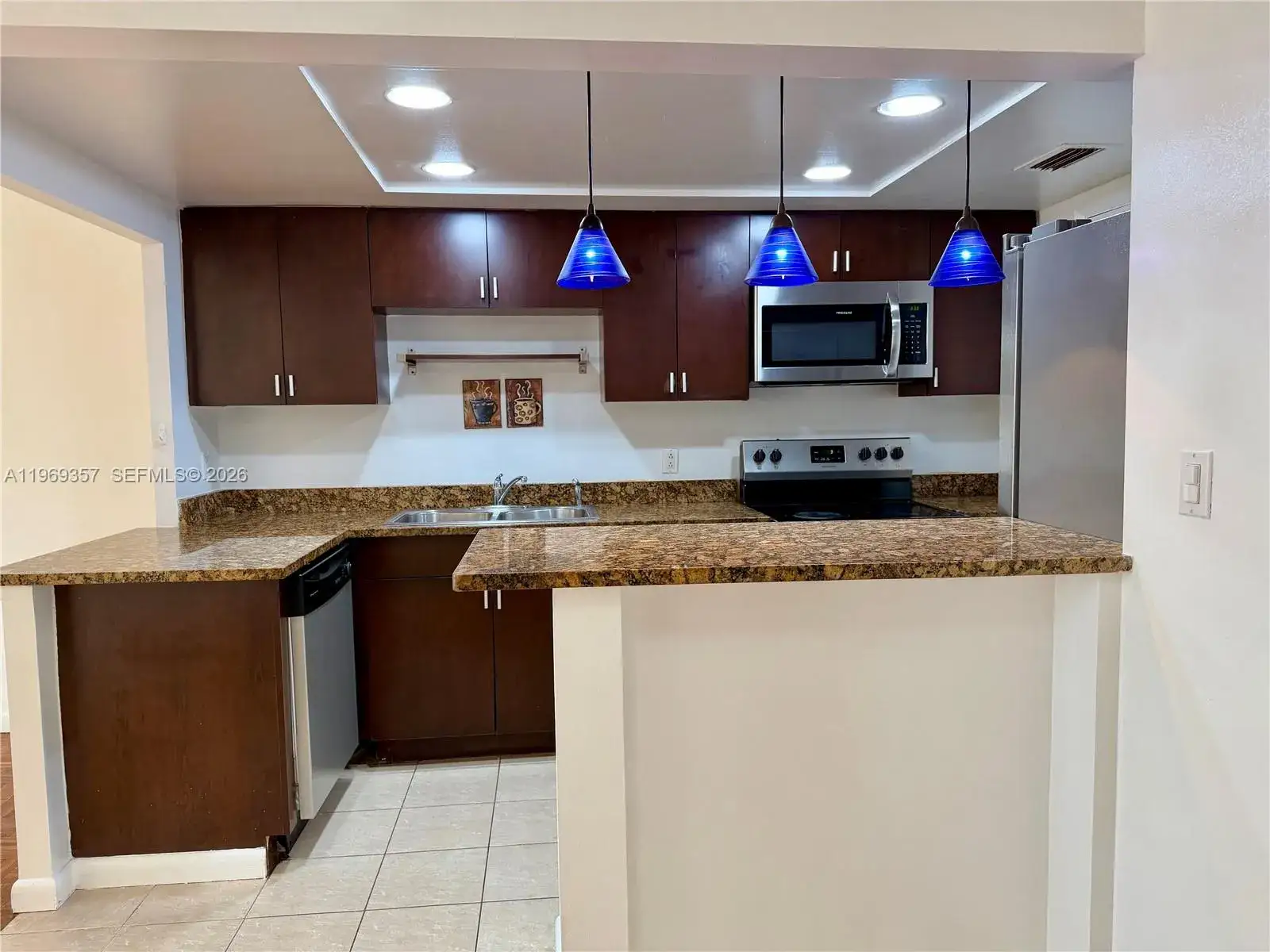 2 bedroom 2 bath Residential Lease for rent at 16701 NE 14th Ave # 212, Miami FL 33162