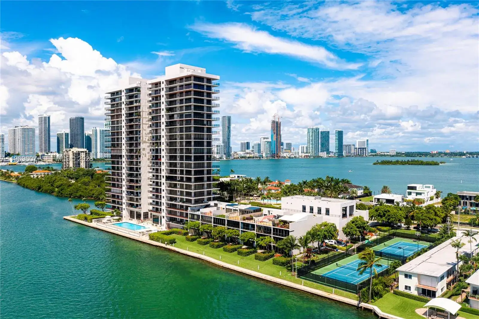 2 bedroom 2 bath Residential Lease for rent at 1000 Venetian Way # 301, Miami FL 33139