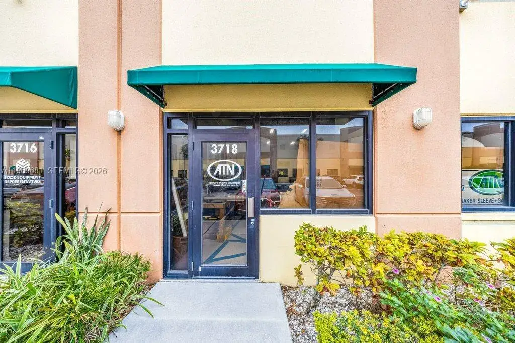 Commercial Sale for sale at 3718 SW 30th Ave # 3718, Hollywood FL 33312