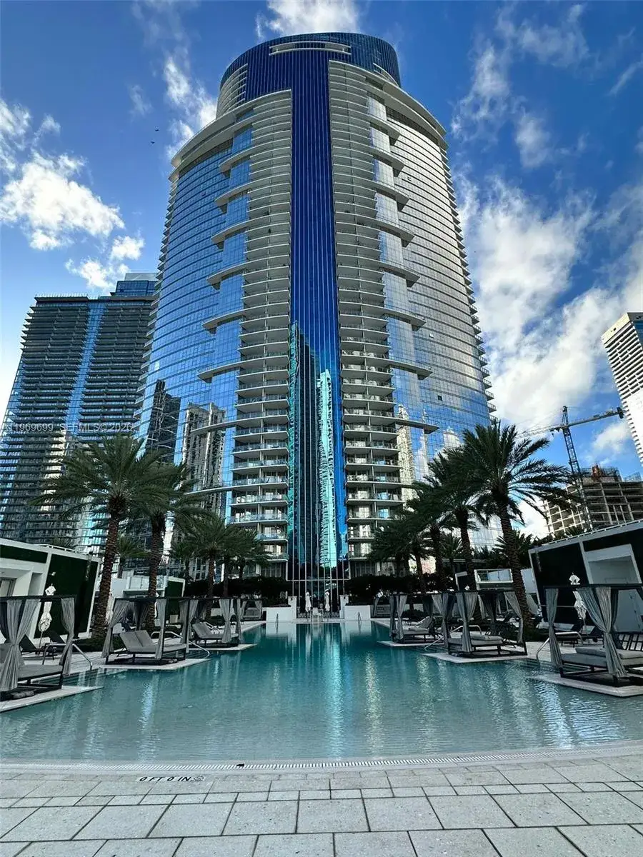 3 bedroom 4 bath Residential Lease for rent at 851 NE 1st Ave # 2212, Miami FL 33132