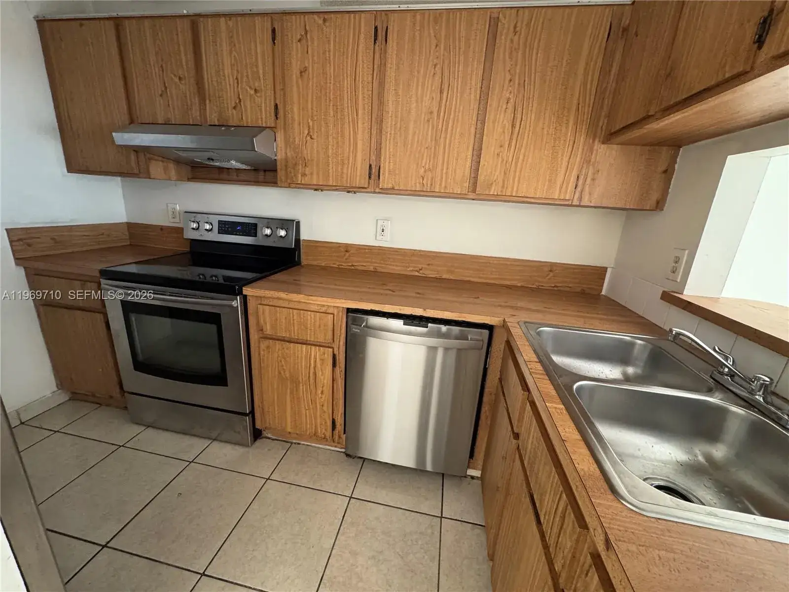 2 bedroom 2 bath Residential for sale at 1024 Twin Lakes Dr # F, Coral Springs FL 33071