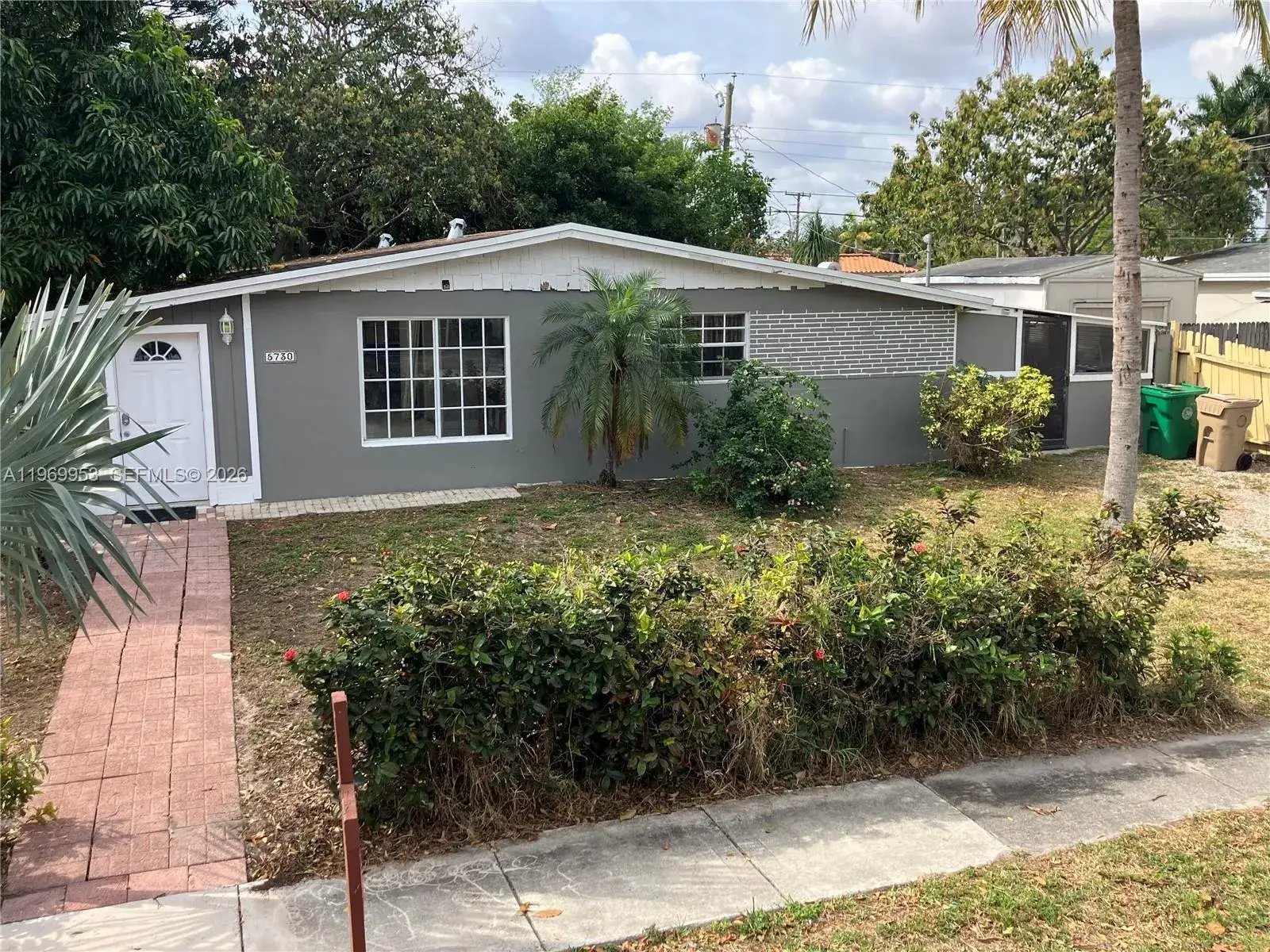 3 bedroom 2 bath Residential Lease for rent at 5730 SW 37th St # 0, Davie FL 33314