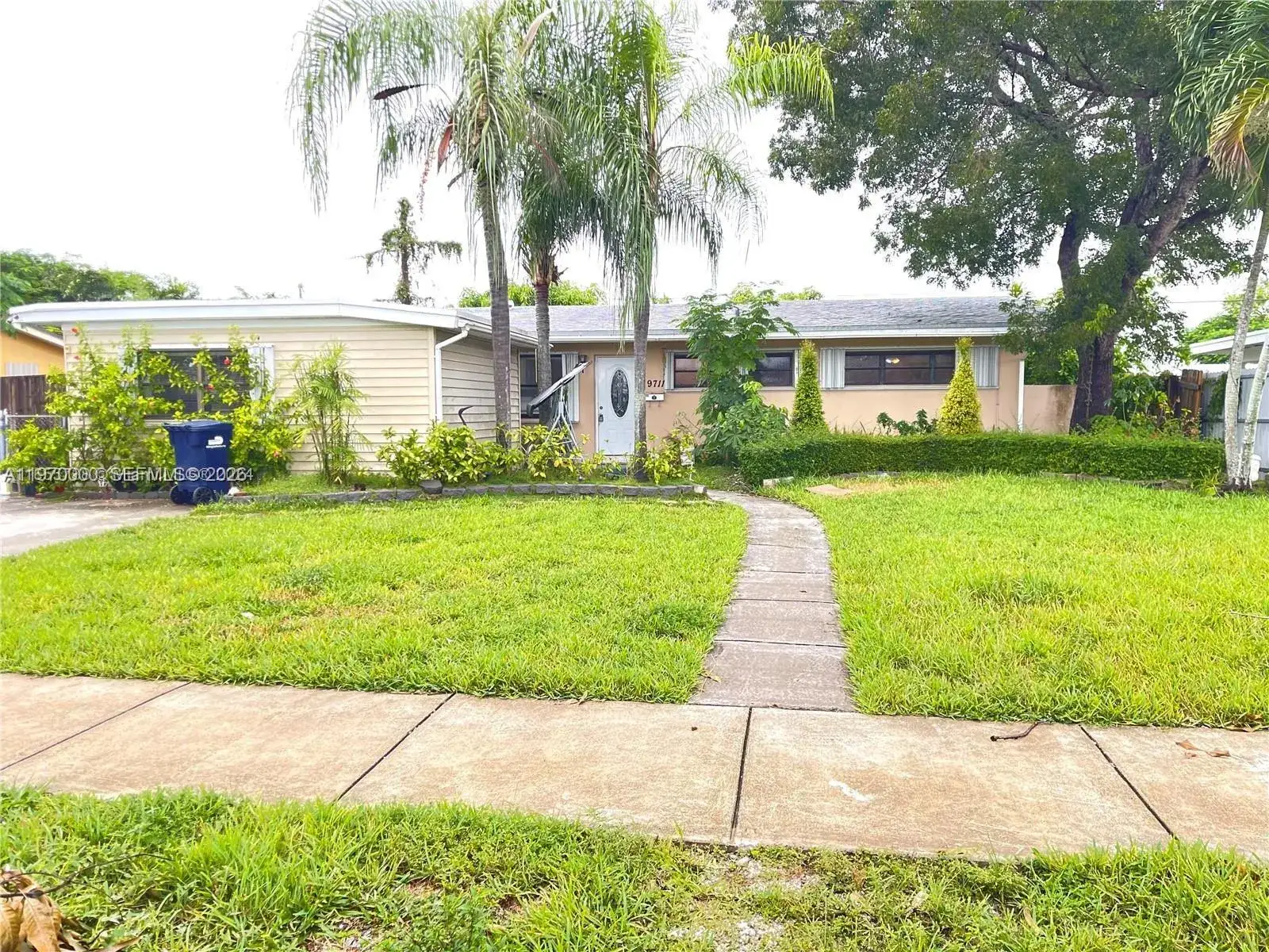 5 bedroom 2 bath Residential for sale at 9711 Caribbean Blvd, Cutler Bay FL 33189