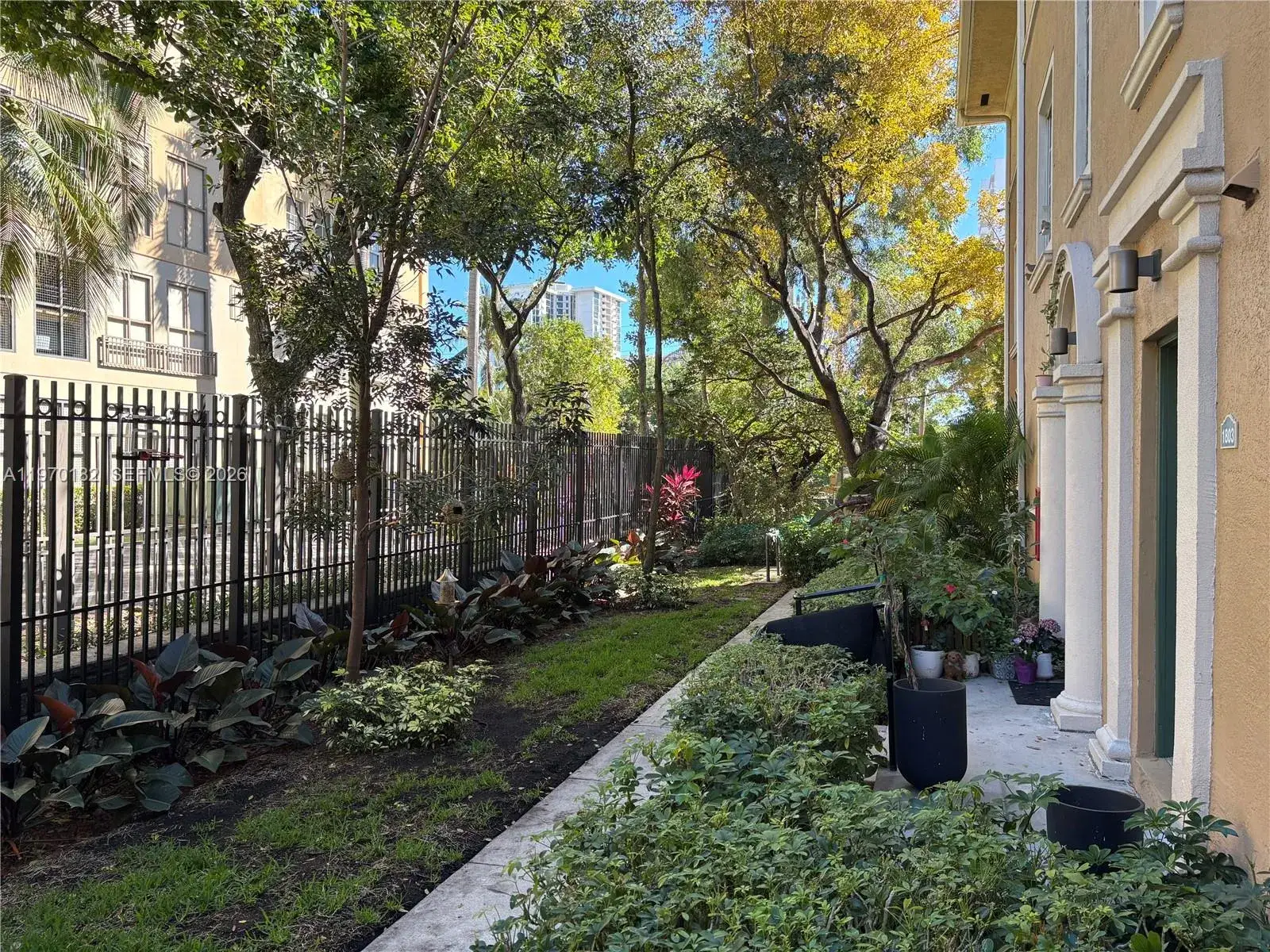 2 bedroom 2 bath Residential for sale at 2981 NE 185th St # 1802, Aventura FL 33180