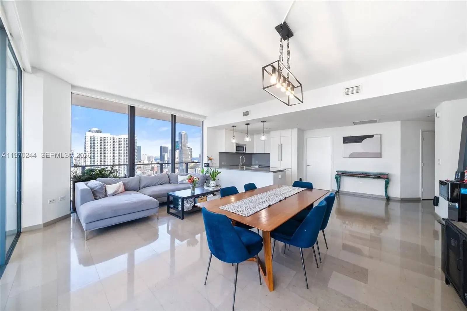 3 bedroom 3 bath Residential for sale at 88 SW 7th St # 2312, Miami FL 33130