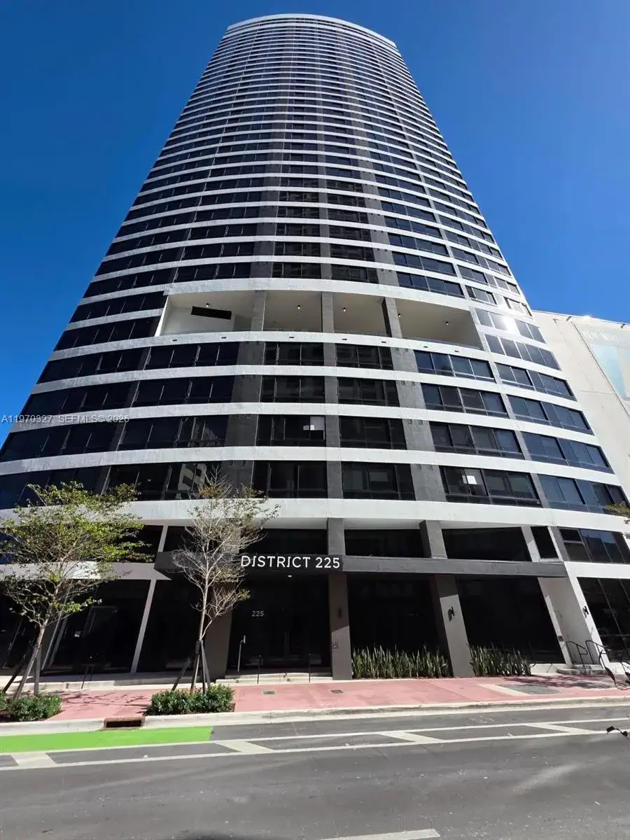 1 bedroom 1 bath Residential for sale at 225 N Miami Ave # 804, Miami FL 33128