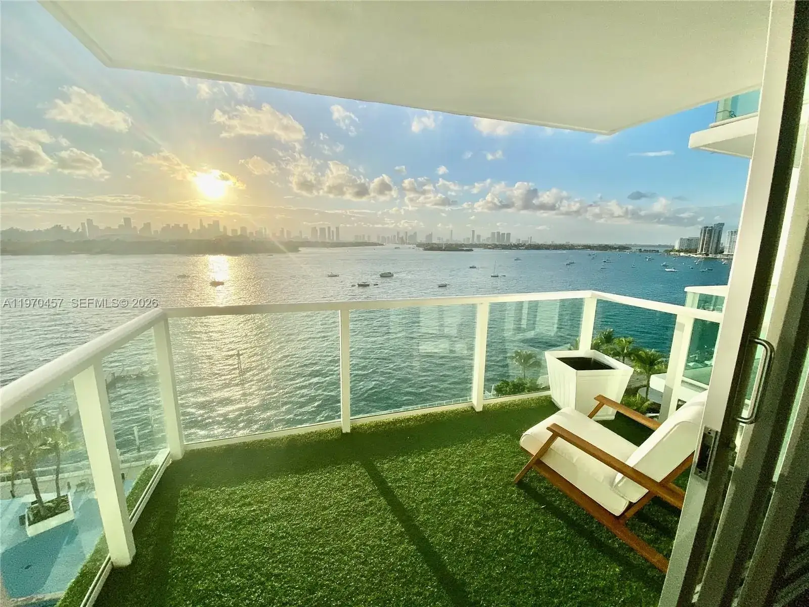 1 bedroom 1 bath Residential Lease for rent at 1000 West Ave # 914, Miami Beach FL 33139