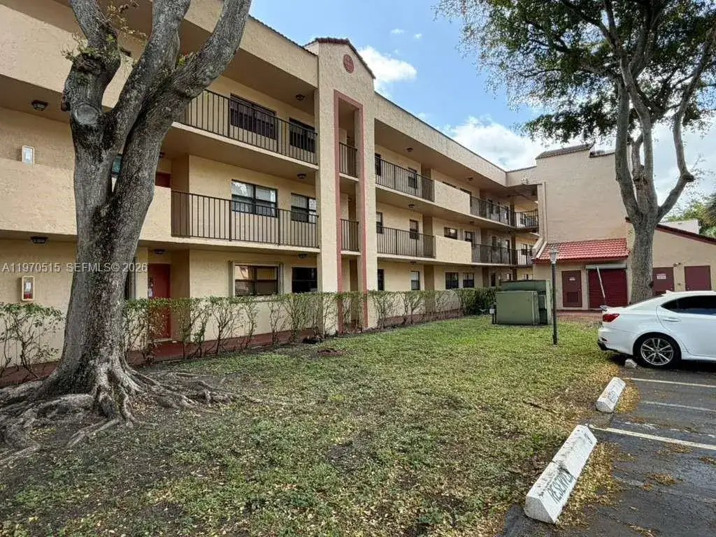 2 bedroom 2 bath Residential for sale at 3400 Foxcroft Rd # 107, Miramar FL 33025