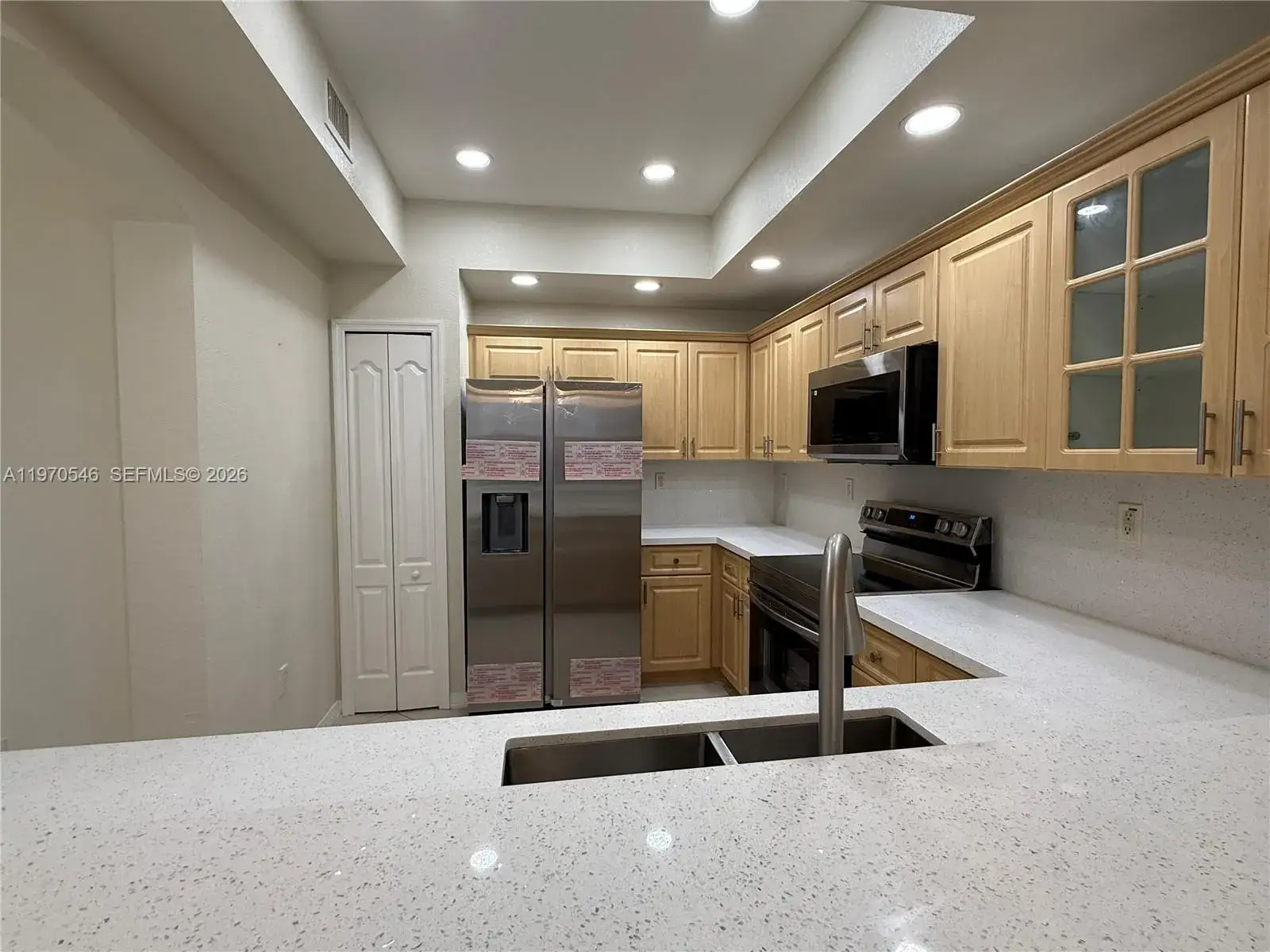 3 bedroom 2 bath Residential Lease for rent at 8936 W Flagler St # 102, Miami FL 33174