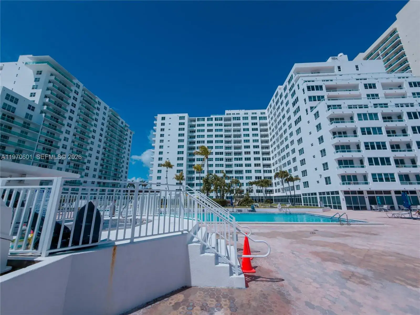 2 bedroom 2 bath Residential for sale at 5005 Collins Ave # 825, Miami Beach FL 33140