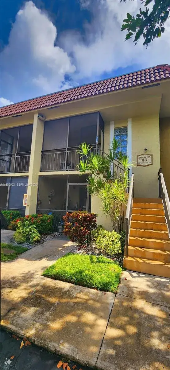 2 bedroom 2 bath Residential for sale at 327 Lakeview Dr # 103, Weston FL 33326