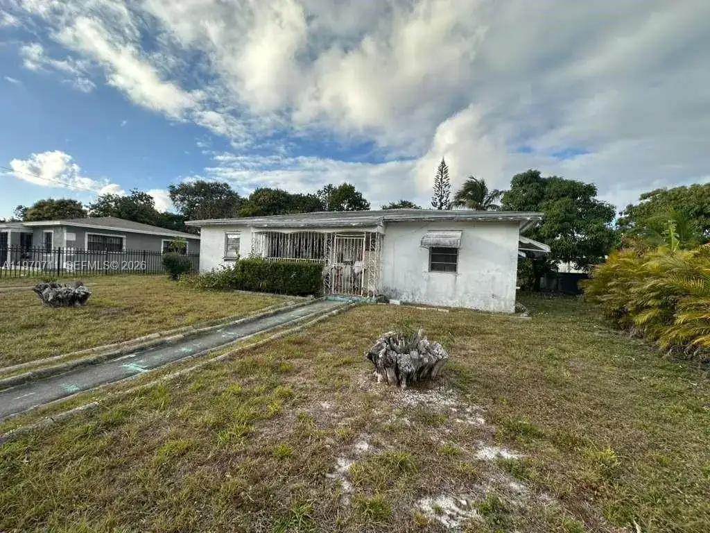 3 bedroom 2 bath Residential for sale at 521 NW 189th Ter, Miami Gardens FL 33169