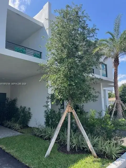 3 bedroom 2 bath Residential Lease for rent at 2526 Pierce St # 12, Hollywood FL 33020