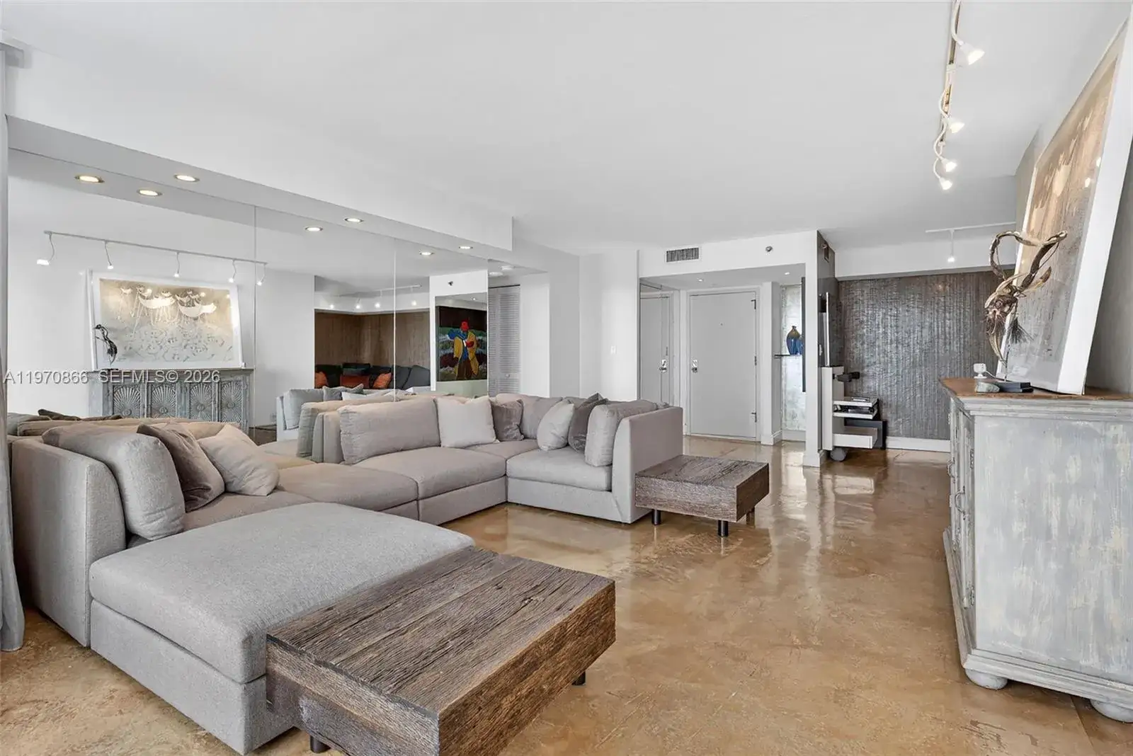 1 bedroom 1 bath Residential for sale at 2000 Towerside Ter # 1408, Miami FL 33138