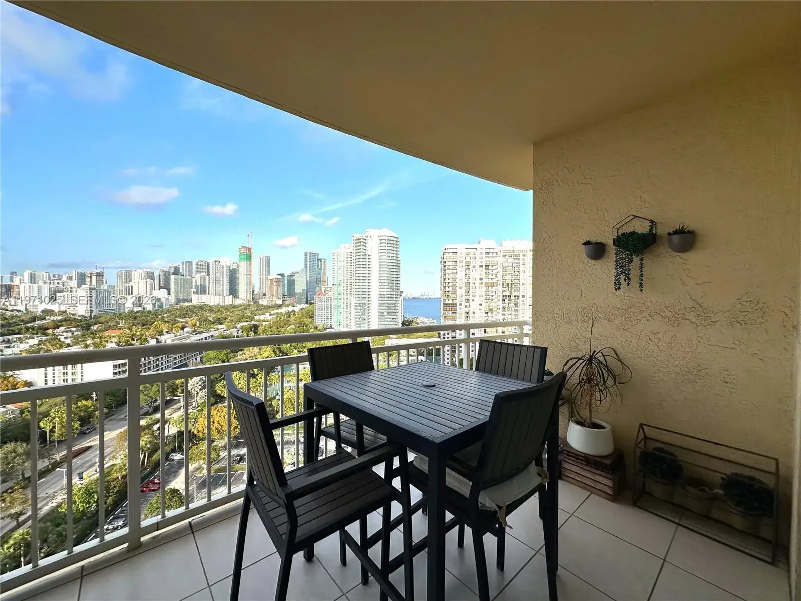 2 bedroom 2 bath Residential Lease for rent at 2475 Brickell Ave # 1904, Miami FL 33129
