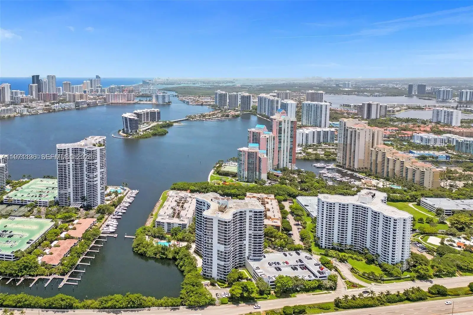 2 bedroom 2 bath Residential for sale at 3400 NE 192nd St # 1607, Aventura FL 33180