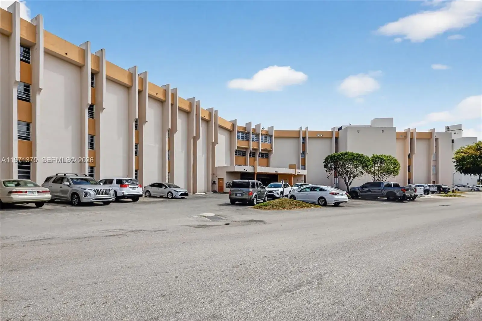 2 bedroom 2 bath Residential for sale at 9678 Fontainebleau Blvd # 411, Miami FL 33172