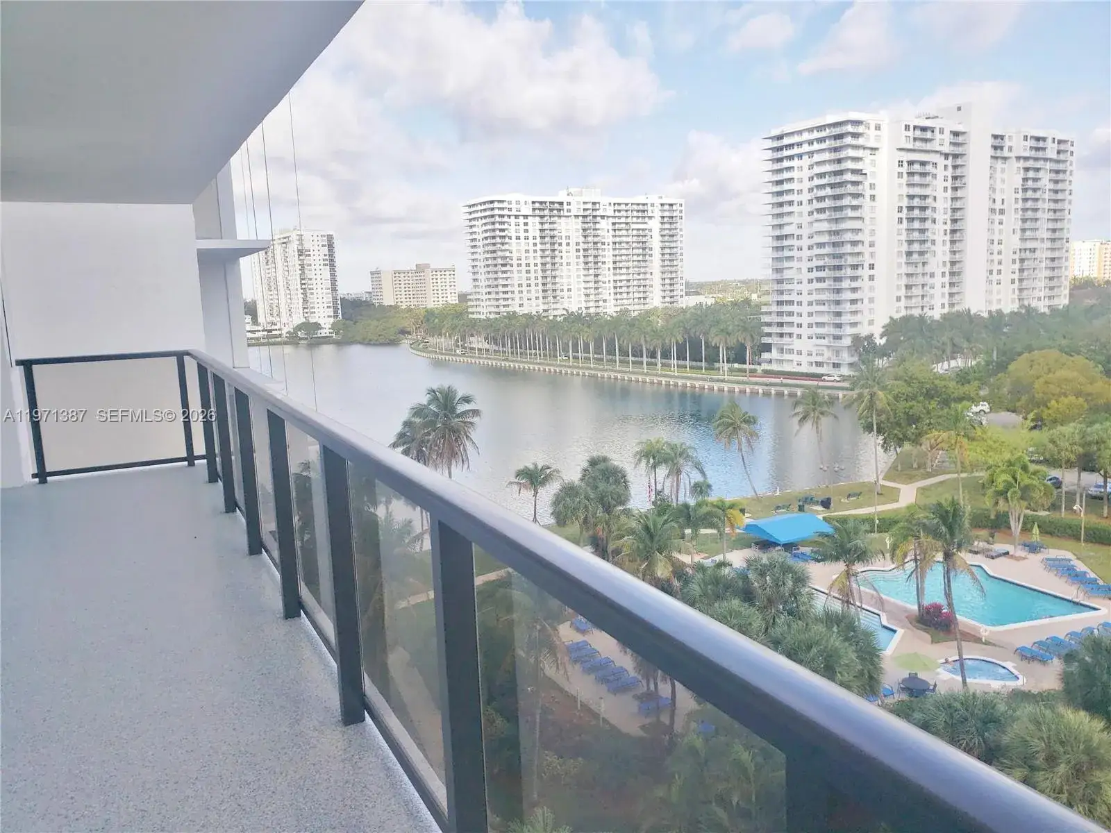2 bedroom 2 bath Residential for sale at 18151 NE 31st Ct # 906, Aventura FL 33160