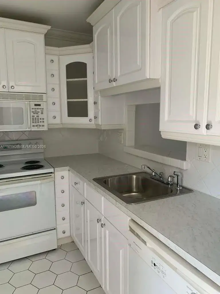1 bedroom 1 bath Residential for sale at 5003 NW 35th St # 405, Lauderdale Lakes FL 33319