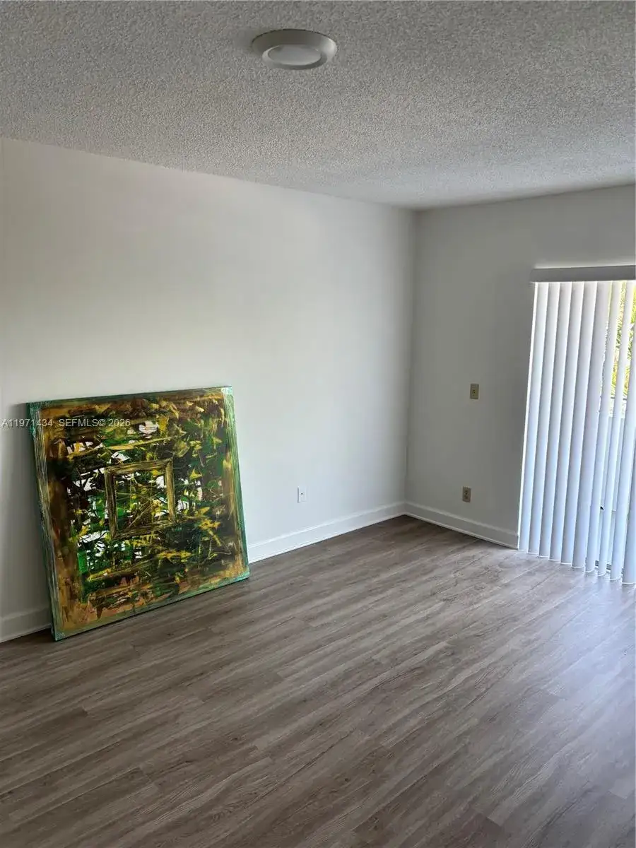 1 bedroom 1 bath Residential Lease for rent at 7900 Camino Cir # 308, Miami FL 33143