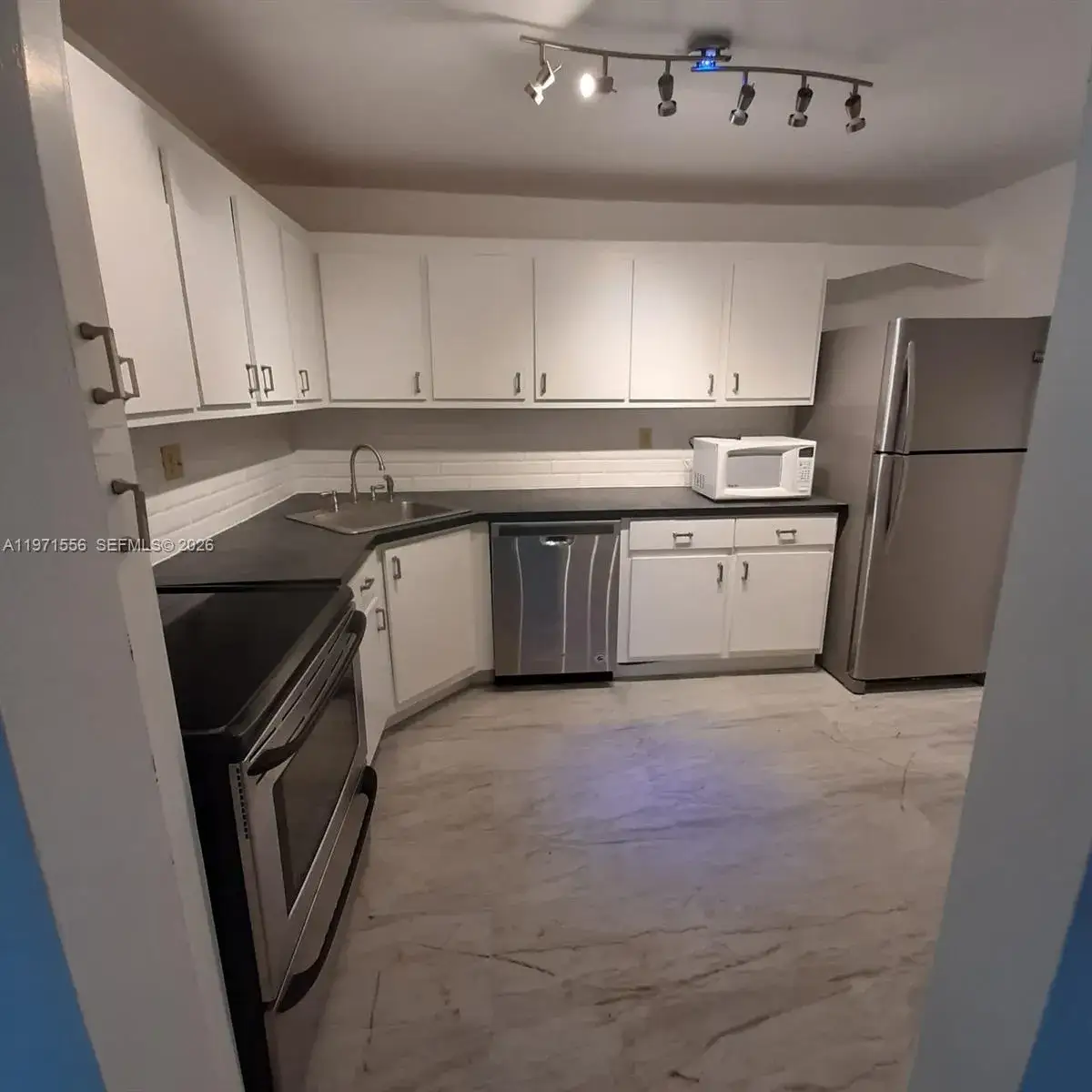 1 bedroom 1 bath Residential for sale at 2750 NE 183rd St # 1912, Aventura FL 33160