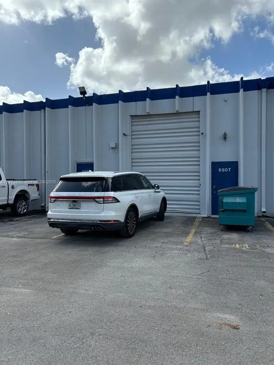 Commercial Sale for sale at 6907 NW 43rd St # 6907, Miami FL 33166