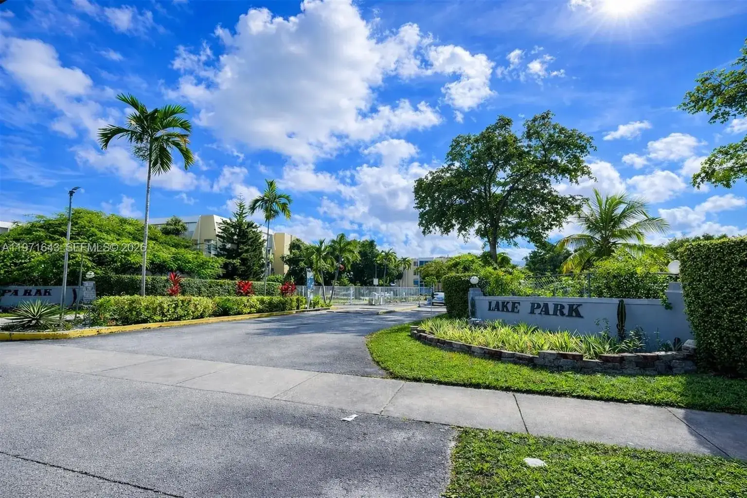 1 bedroom 2 bath Residential Lease for rent at 950 NE 199th St # 2H, Miami FL 33179