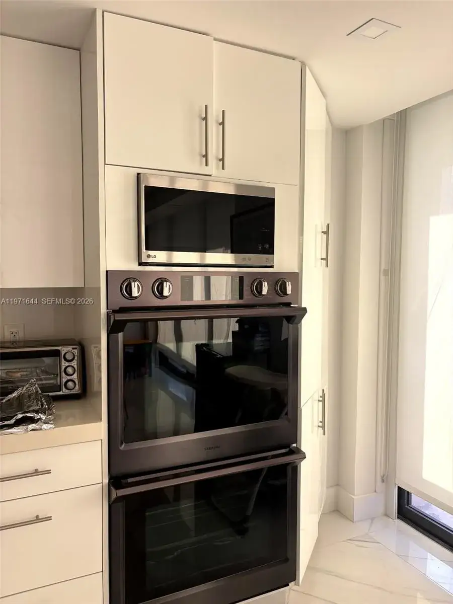 2 bedroom 2 bath Residential for sale at 19667 Turnberry Way # 27E, Aventura FL 33180