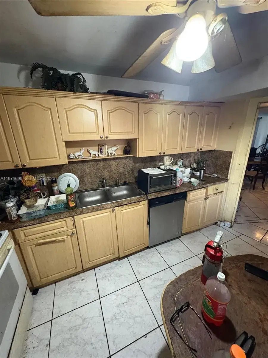 2 bedroom 2 bath Residential for sale at 1401 NE 191st St # D204, Miami FL 33179