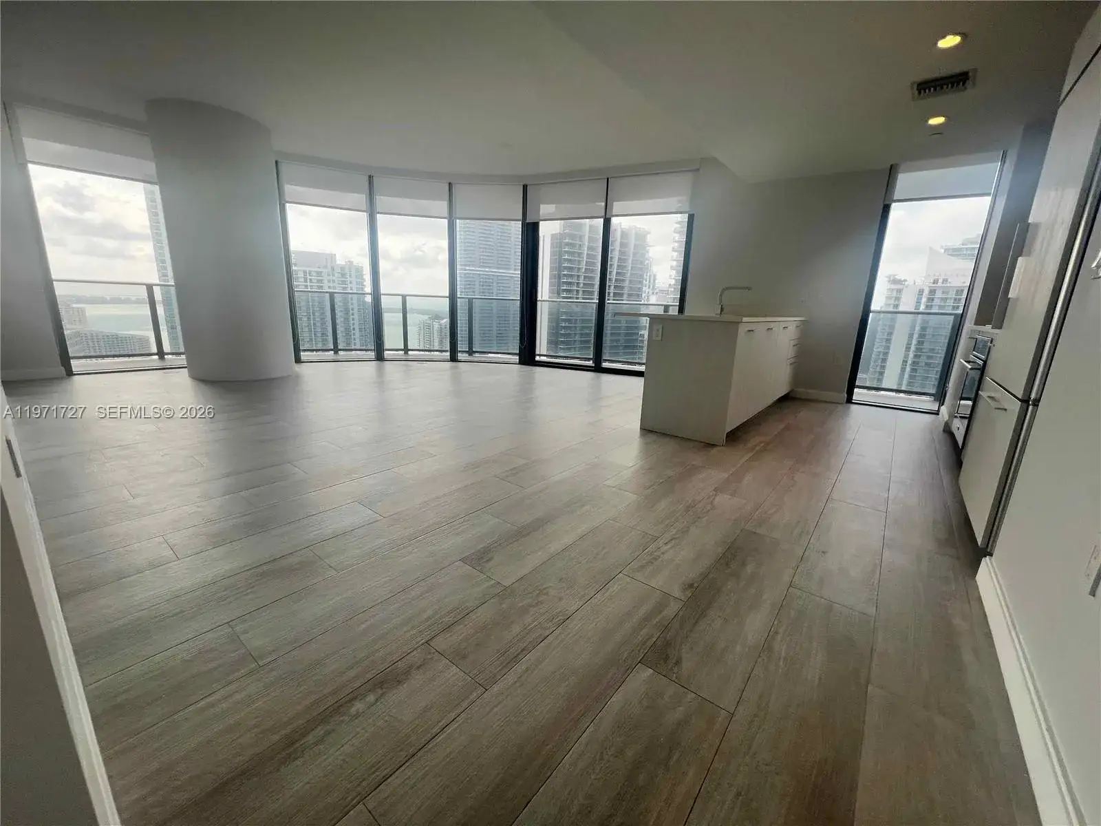 2 bedroom 2 bath Residential Lease for rent at 45 SW 9th St # 3703, Miami FL 33130