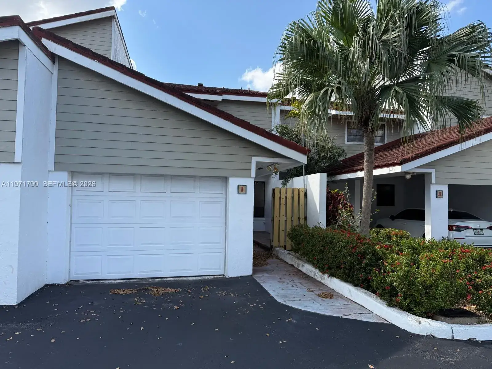 3 bedroom 2 bath Residential for sale at 2700 N 34th Ave # I, Hollywood FL 33021