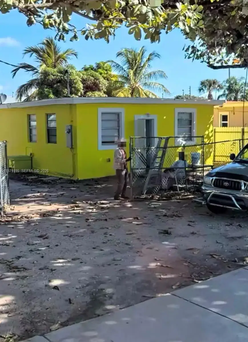 1 bedroom 1 bath Residential for sale at 10215 SW 184th St, Cutler Bay FL 33157