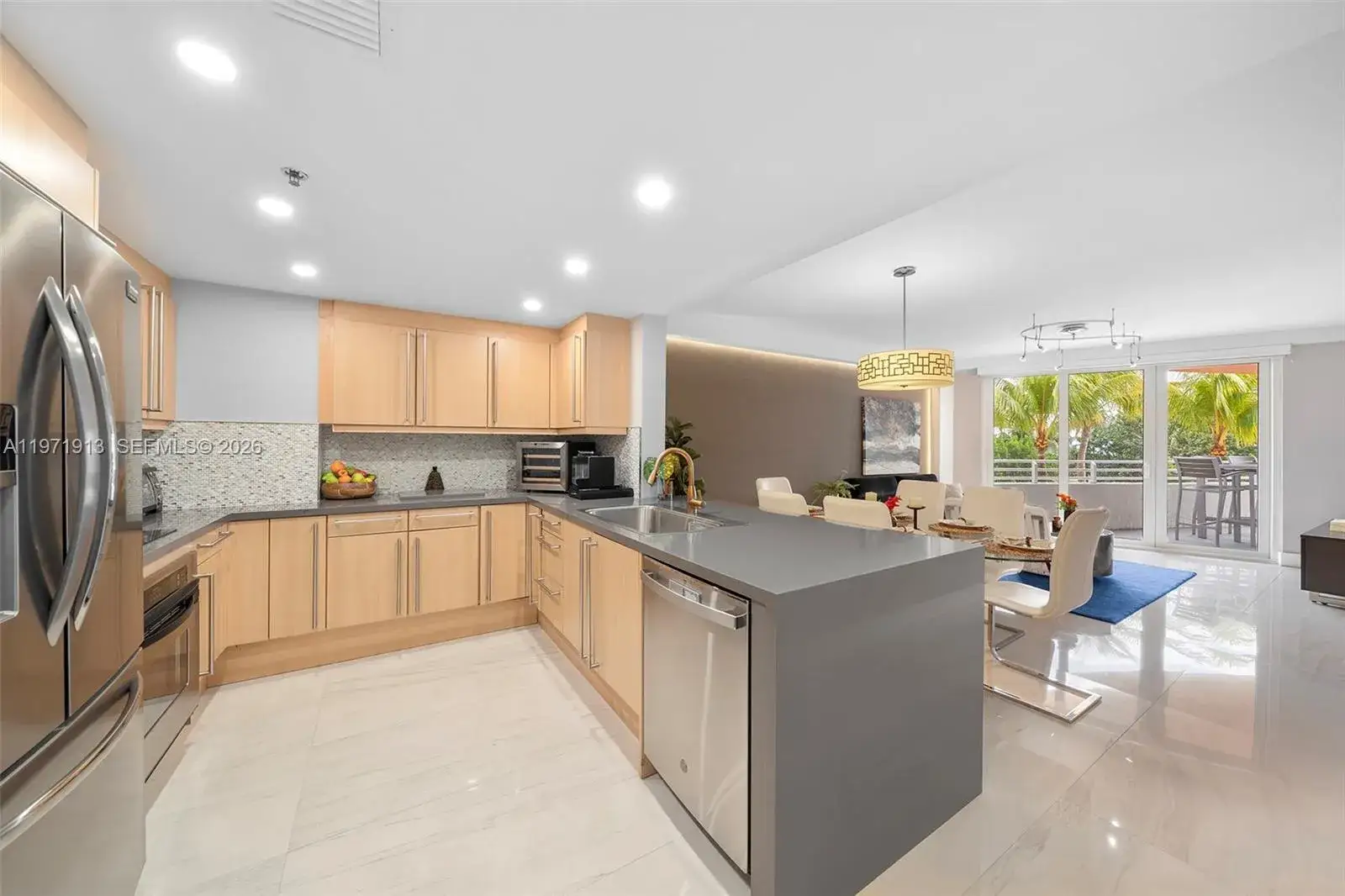 2 bedroom 2 bath Residential Lease for rent at 226 Ocean Dr # 3C, Miami Beach FL 33139