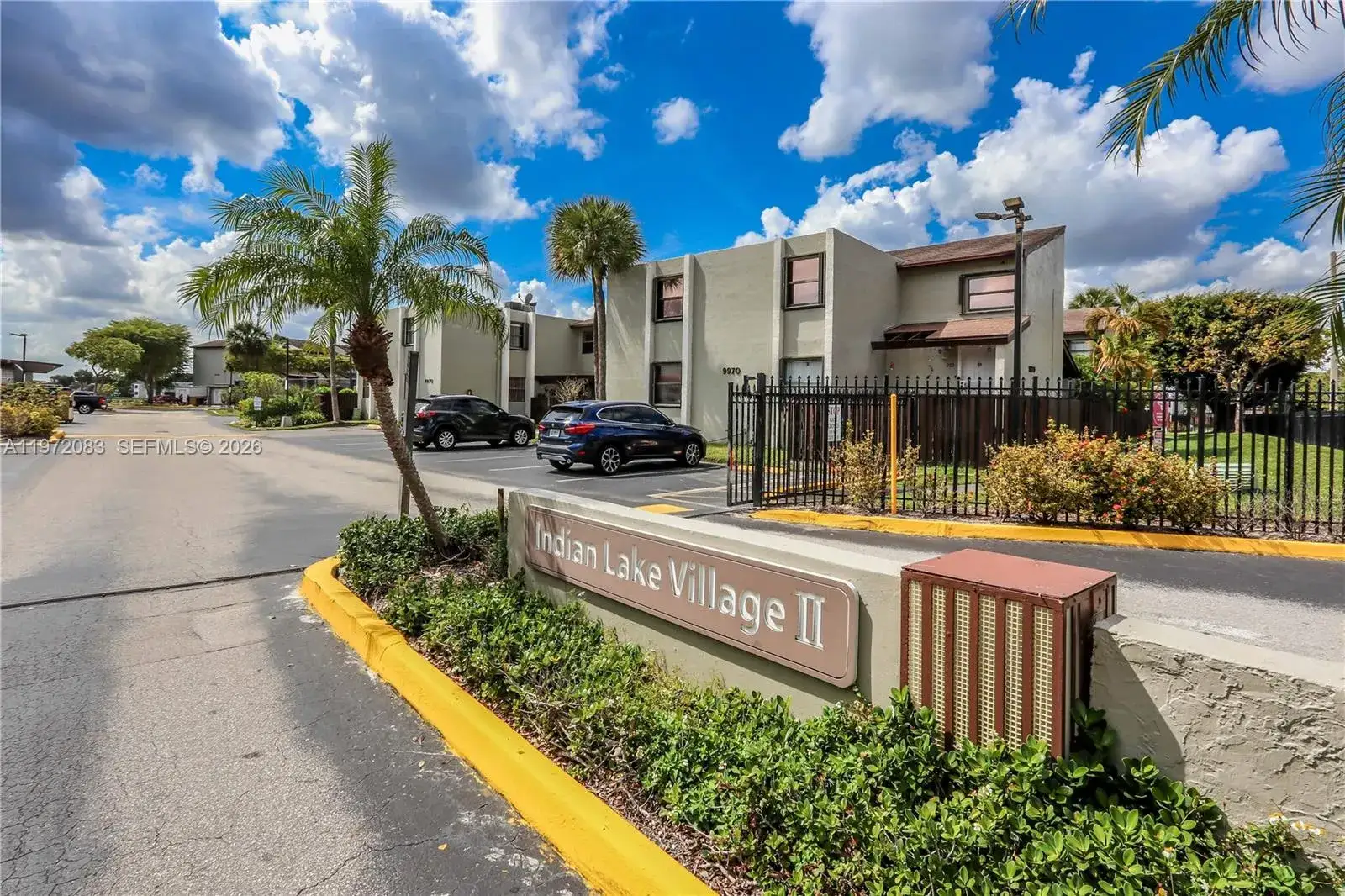 2 bedroom 2 bath Residential for sale at 10000 NW 9th St Cir # 2, Miami FL 33172