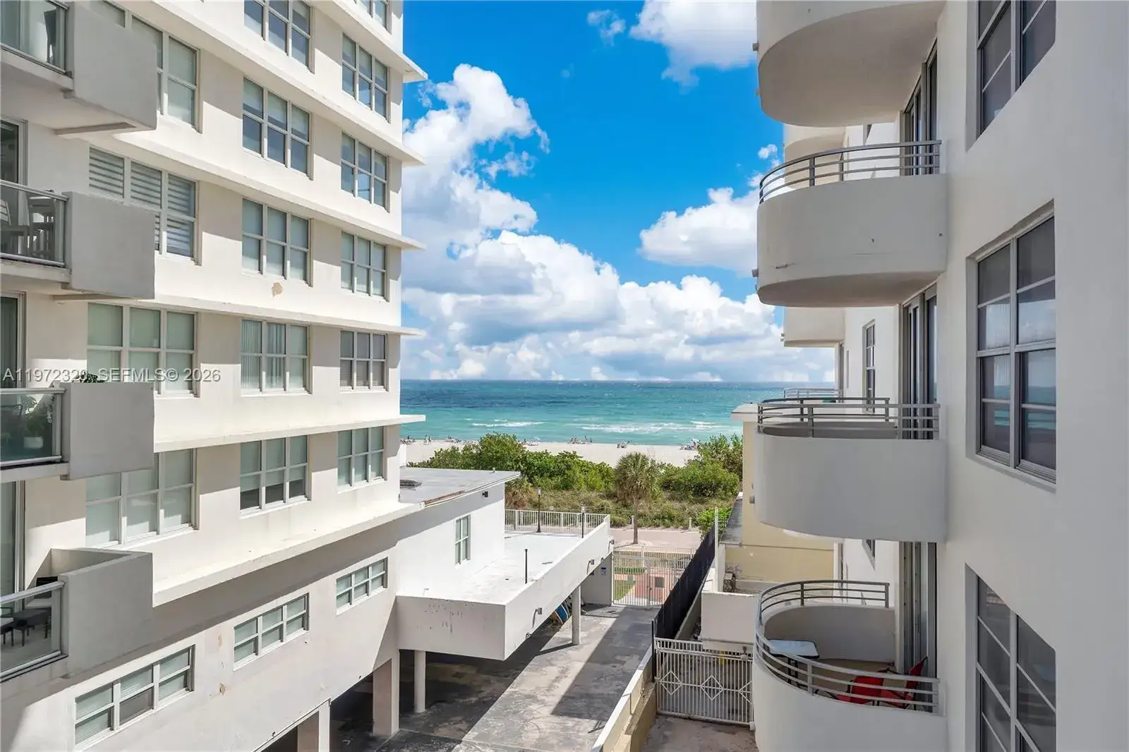 2 bedroom 2 bath Residential Lease for rent at 5555 Collins Ave # 5B, Miami Beach FL 33140