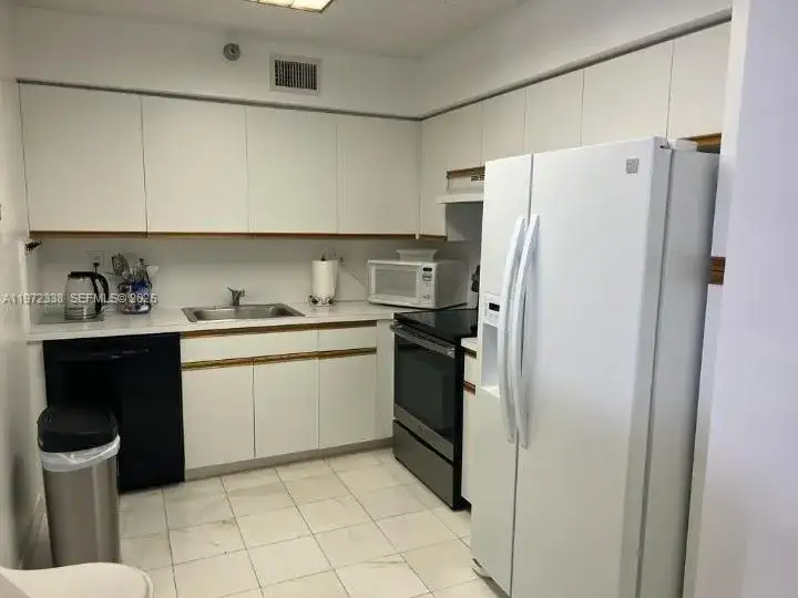 2 bedroom 2 bath Residential Lease for rent at 3400 NE 192nd St # 410, Aventura FL 33180