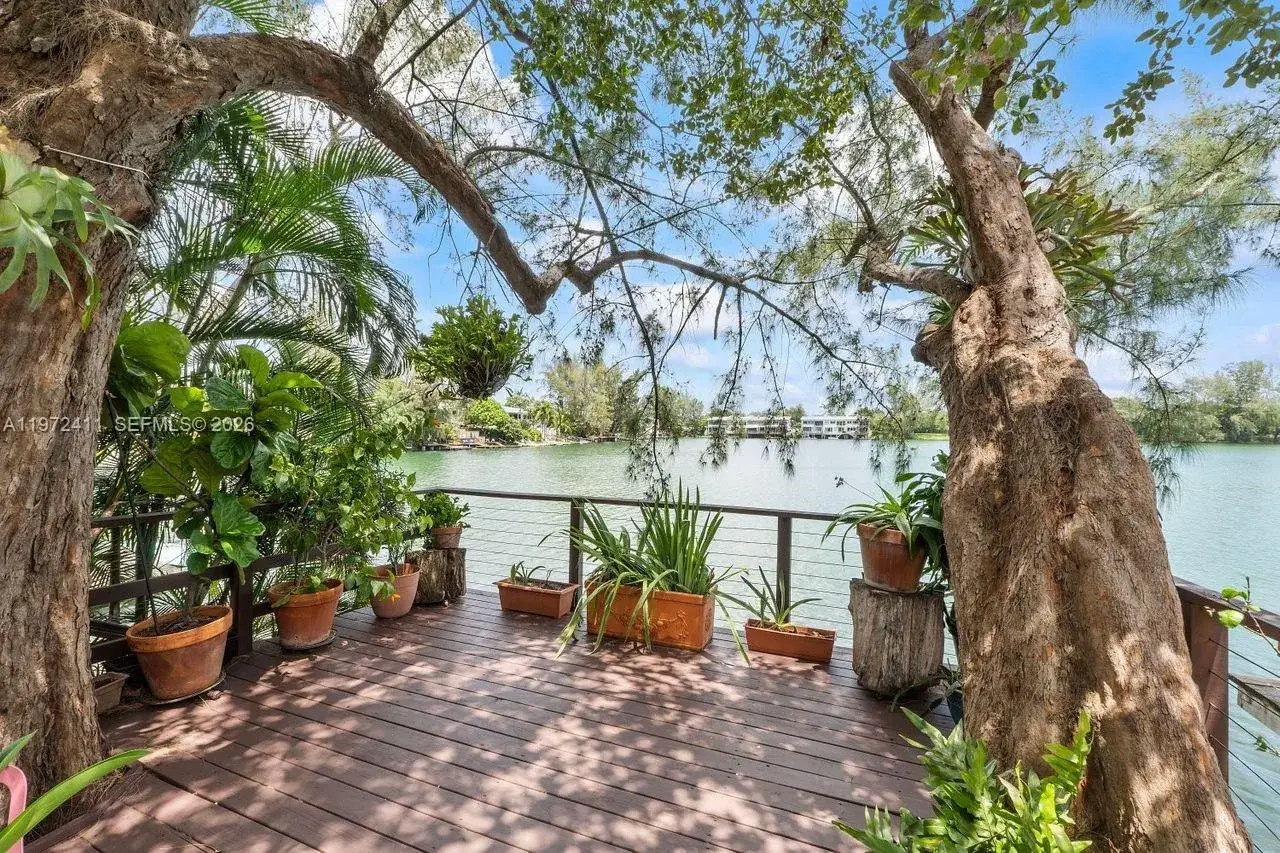 3 bedroom 2 bath Residential Lease for rent at 4905 SW 71st Pl, Miami FL 33155