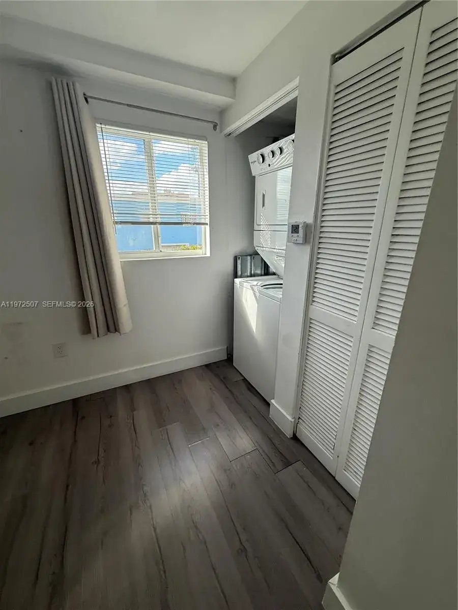 1 bedroom 1 bath Residential Lease for rent at 821 SW 2nd St # 6, Miami FL 33130