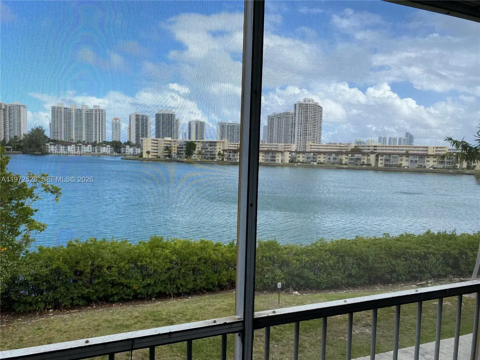 2 bedroom 2 bath Residential Lease for rent at 2861 Leonard Dr # F301, Aventura FL 33160
