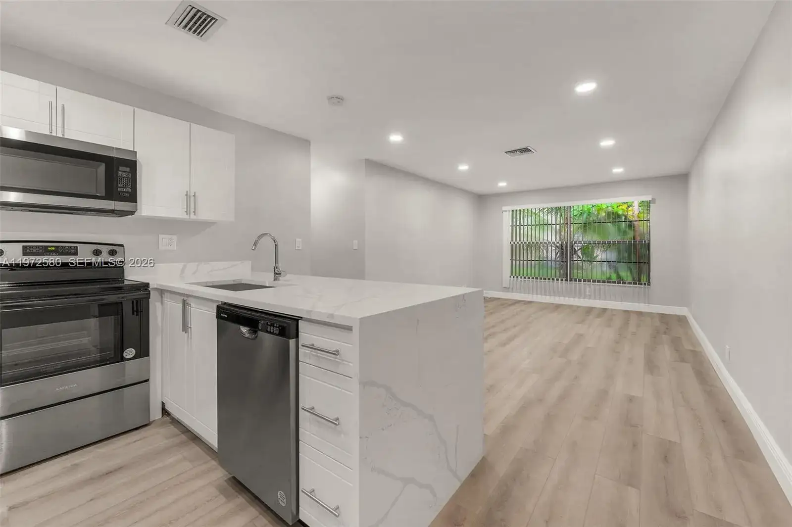 2 bedroom 2 bath Residential Lease for rent at 10379 NW 35th St # 10379, Coral Springs FL 33065