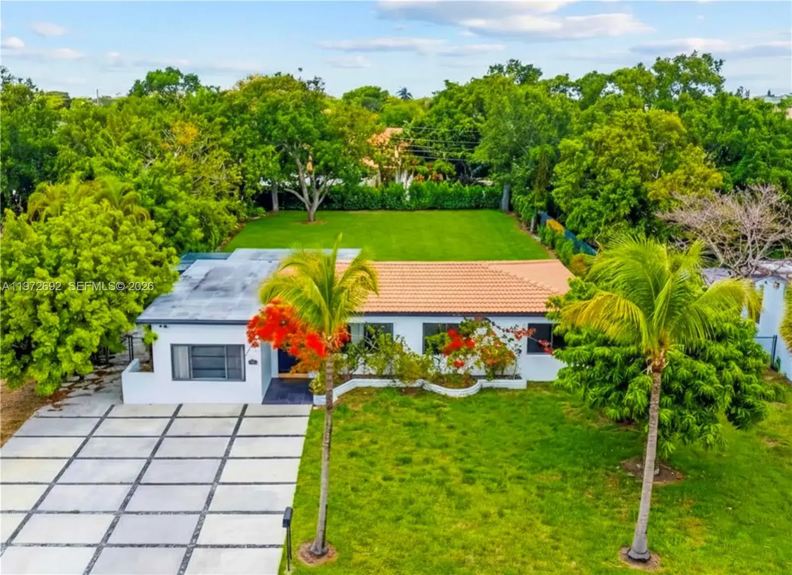 2 bedroom 2 bath Residential for sale at 2421 NE 187th St, Miami FL 33180
