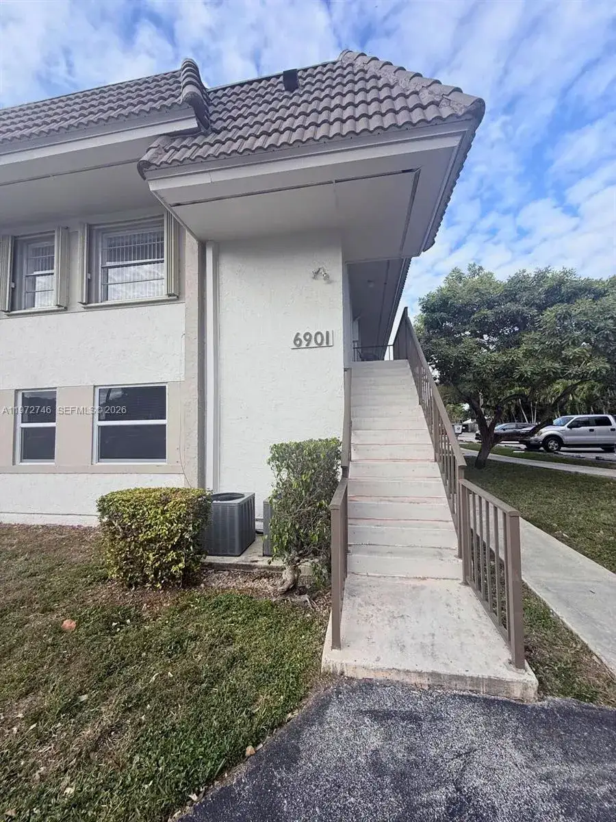 2 bedroom 2 bath Residential Lease for rent at 6901 SW 129th Ave # 5, Miami FL 33183