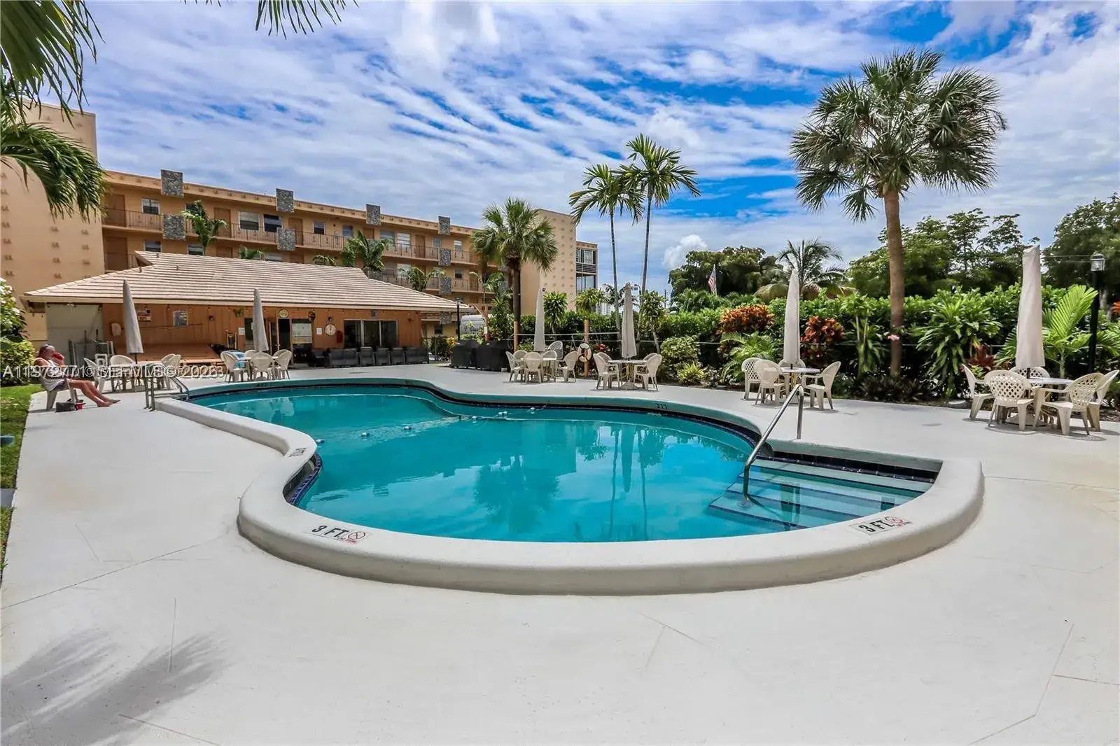 2 bedroom 1 bath Residential for sale at 2145 Pierce St # 421, Hollywood FL 33020