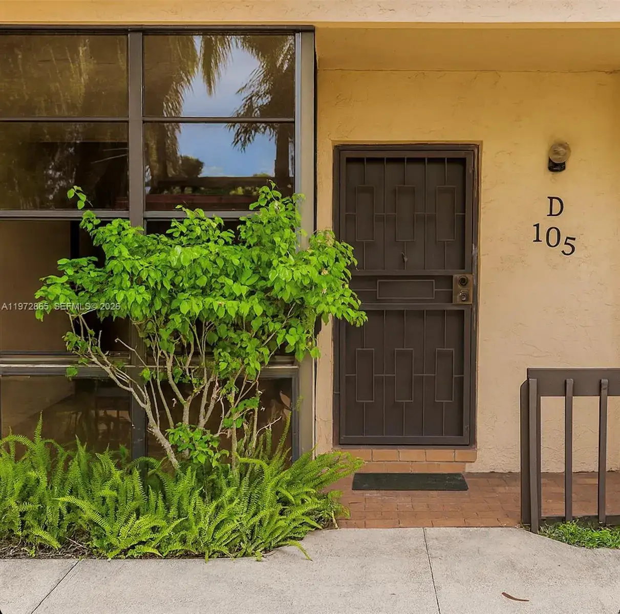 2 bedroom 2 bath Residential Lease for rent at 800 NE 199th St # 105D, Miami FL 33179